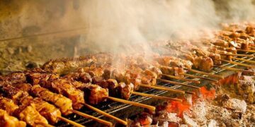 Τέλος οι ψησταριές, φαγητό μόνο με catering – Αντιδρούν οι σύλλογοι