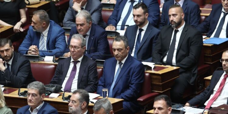Απαλλάχθηκαν οι 11 βουλευτές για την κατηγορία της εξαπάτησης του εκλογικού σώματος