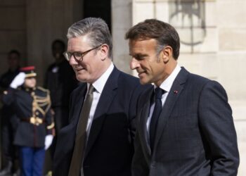 «Απαράδεκτη» η στάση της Ρωσίας, δηλώνουν Μακρόν και Στάρμερ