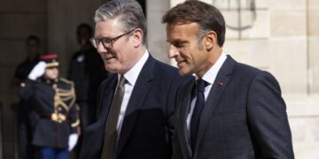 «Απαράδεκτη» η στάση της Ρωσίας, δηλώνουν Μακρόν και Στάρμερ
