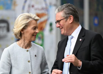 Νέα συμφωνία Βρετανίας-ΕΕ: Πιο εύκολες εξαγωγές, φθηνότερα προϊόντα και νέες ευκαιρίες για νέους