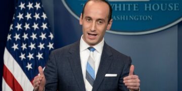 Εξετάζει το ενδεχόμενο να ονομάσει τον έμπιστό του Στίβεν Μίλερ νέο Σύμβουλο Εθνικής Ασφαλείας