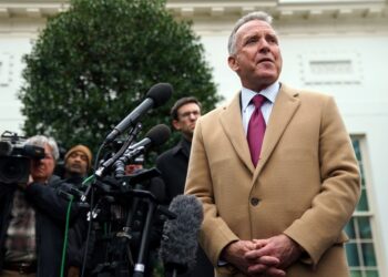 Ο εργολάβος ακινήτων που προαλείφεται για την θέση του εκδιωχθέντα Γουόλτς