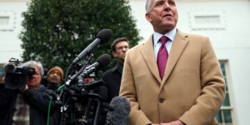 Ο εργολάβος ακινήτων που προαλείφεται για την θέση του εκδιωχθέντα Γουόλτς