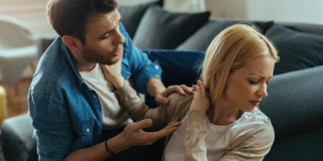 Οι 7 συνηθισμένες συμπεριφορές των ζευγαριών που είναι σε βαθιά δυστυχισμένες σχέσεις