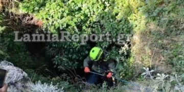 Φθιώτιδα: Δύο άνδρες έπεσαν σε γκρεμό προσπαθώντας να αλλάξουν λάστιχο σε μηχάνημα