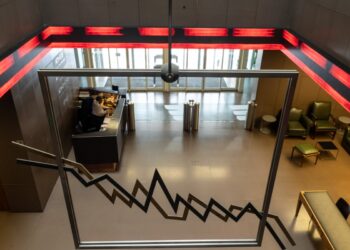 Γιατί η Austriacard κάνει βουτιά άνω του -5%