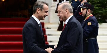 «Τρέχοντας» πίσω από τον… Ερντογάν