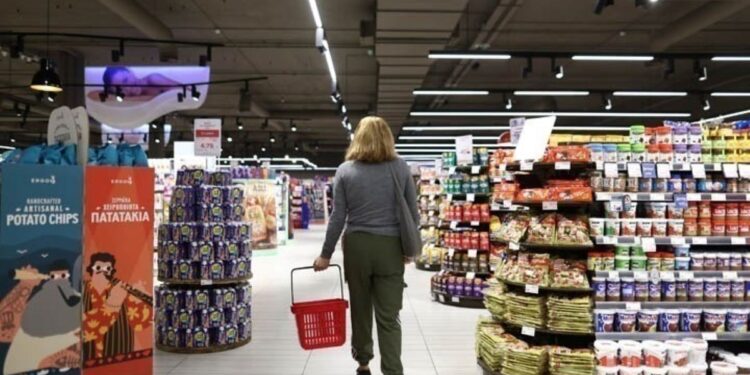 Στη μάχη κατά της ακρίβειας με νέα «όπλα»