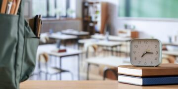 Η μείωση της ύλης, οι εκπαιδευτικοί μονόλογοι και τα πειράματα με τα προγράμματα σπουδών