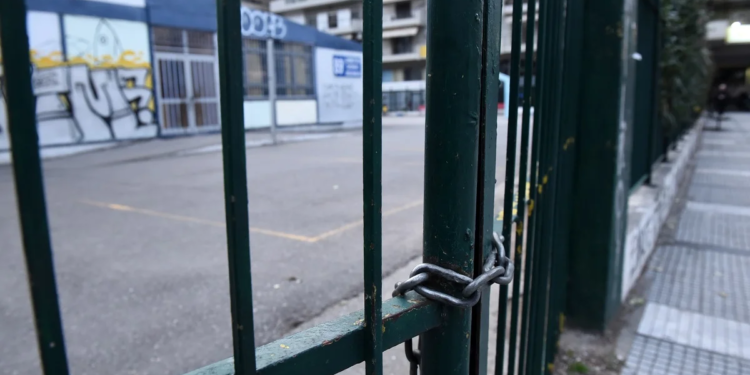 Ηράκλειο: Πέταξαν δυναμιτάκι σε λύκειο