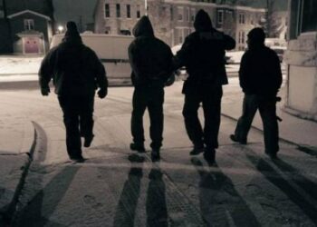 Τέσσερις ανήλικοι και ενήλικας επιτέθηκαν σε 15χρονο για λόγους ερωτικής αντιζηλίας