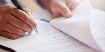 Ανέστειλε την αλλαγή στην διαδικασία αποζημίωσης για όσους είχαν παλαιά ασφαλιστήρια υγείας