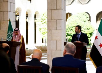 Στη Δαμασκό ο ΥΠΕΞ της Σαουδικής Αραβίας, υπόσχεται να βοηθήσει στην ανοικοδόμηση της χώρας