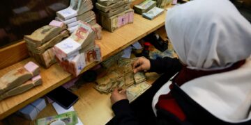 Η Συρία σχεδιάζει να εκτυπώσει νόμισμα στα ΗΑΕ και τη Γερμανία, τερματίζοντας τον ρόλο της Ρωσίας