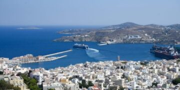 Η Σύρος πρώτη ανάμεσα στα «κρυμμένα πετράδια» της Ελλάδας για το 2025​​​​​​​​​​​