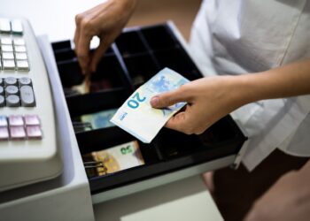 Λιανεμπόριο: Στα 16,2 δισ. ο τζίρος των επιχειρήσεων το α’ τρίμηνο