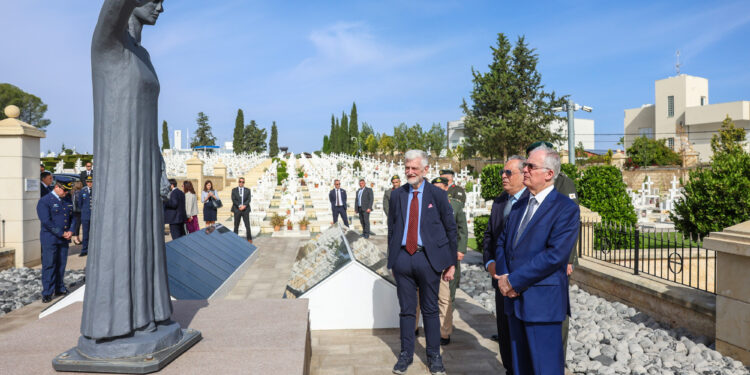 «Η Ελλάδα βρίσκεται πάντα άρρηκτα δεμένη με τους στόχους της κυπριακής κυβέρνησης»