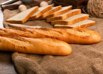 Ψωμί: Το έξυπνο κόλπο αποθήκευσης με 1 λαχανικό για να μην μουχλιάσει