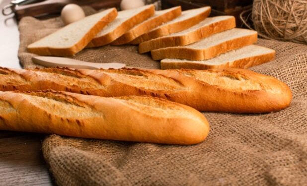 Ψωμί: Το έξυπνο κόλπο αποθήκευσης με 1 λαχανικό για να μην μουχλιάσει