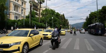 Ουδέποτε υπήρξε συμφωνία για ταξί στις λεωφορειολωρίδες