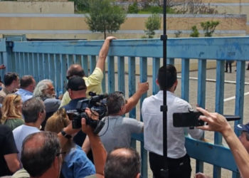 Ministry statement: “We asked from the taxi drivers and owners for a meeting without Lyberopoulos”