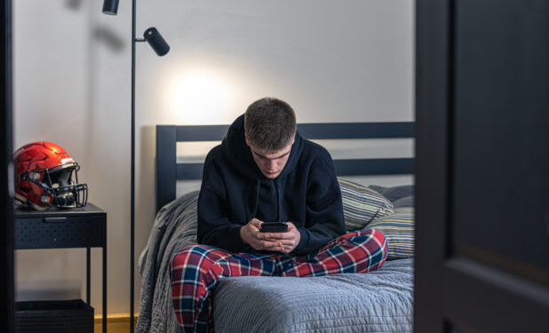 Τα 7 ανεπαίσθητα σημάδια που μαρτυρούν ότι ένας άνδρας δεν είναι καλά, ακόμη και αν προσπαθεί να το κρύψει