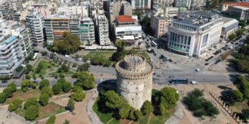 Έριξε βενζίνη σε 22χρονη έπειτα από καβγά με αφορμή ένα αδέσποτο σκυλί