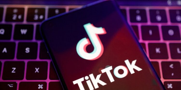 Η TikTok κατηγορείται για παραβίαση των κανόνων της ΕΕ για το διαδικτυακό περιεχόμενο