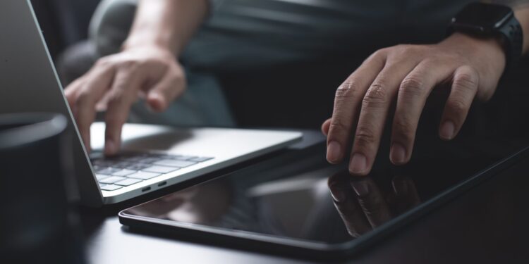 H καριέρα πέθανε. Ζήτω το παθητικό εισόδημα και η «πολυγαμία» στην εργασία