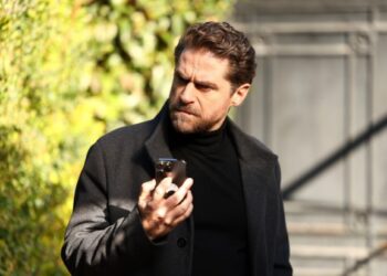 Ο Μάρκος αποκαλύπτει την ταυτότητά του στην Εβίτα