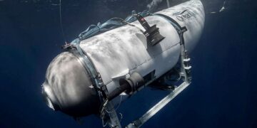Δείτε τη στιγμή που η έκρηξη στο βαθυσκάφος Titan που πήγαινε στον Τιτανικό καταγράφεται στο πλοίο υποστήριξης της αποστολής (βίντεο)
