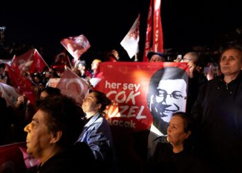 Δημοσκοπήσεις: Ενισχύεται το ρεύμα στήριξης στον Ιμάμογλου