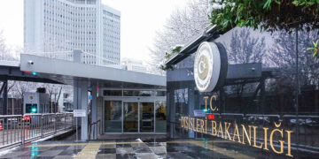 Καταδικάζει την επίθεση σε πλοίο που μετέφερε βοήθεια στη Γάζα