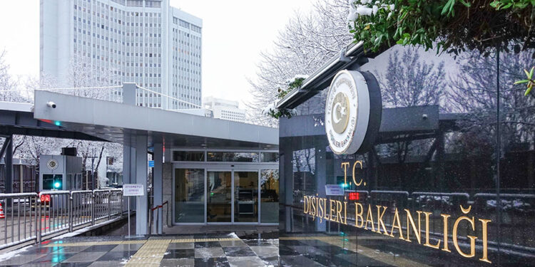 Καταδικάζει την επίθεση σε πλοίο που μετέφερε βοήθεια στη Γάζα