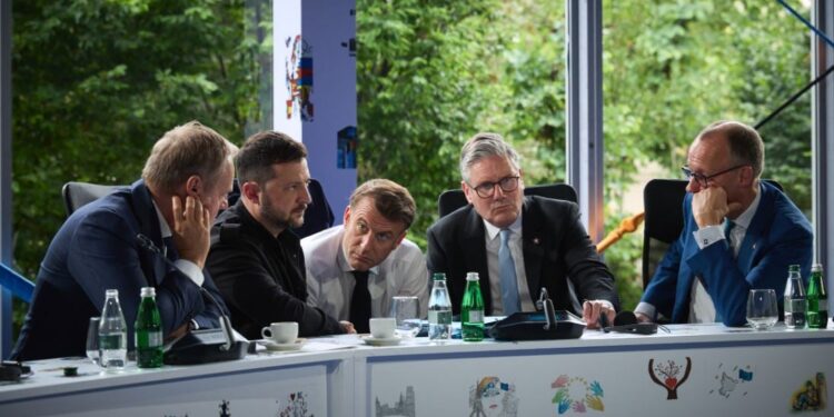 Τηλεδιάσκεψη Ζελένσκι, Μακρόν, Μερτς, Στάρμερ και Τουσκ με Τραμπ – Πίεση στη Ρωσία ζήτησε ο Ουκρανός πρόεδρος