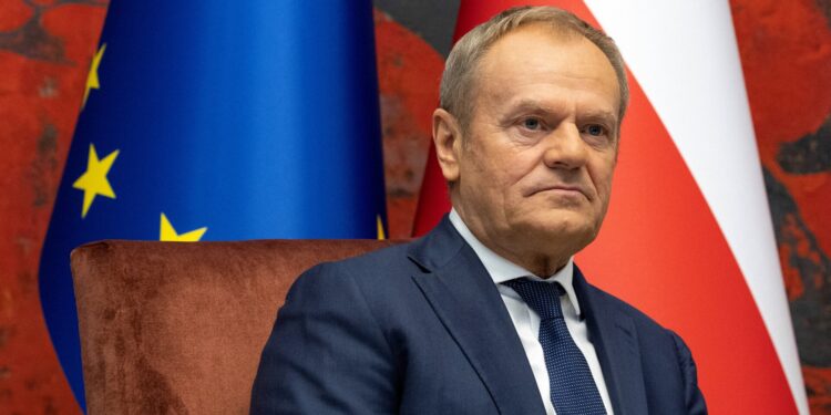 Ύποπτοι ελιγμοί ρωσικού πλοίου του σκιώδους στόλου κοντά στο ενεργειακό καλώδιο που συνδέει την Πολωνία με την Σουηδία