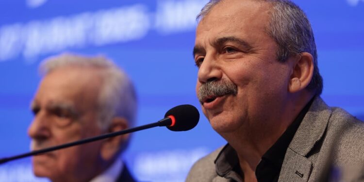 Ο φιλοκούρδος βουλευτής και βασικός διαπραγματευτής για την ειρήνη, Όντερ, πέθανε σε ηλικία 62 ετών