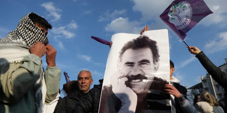 Το PKK ανακοίνωσε αυτοδιάλυση και τερματισμό του ένοπλου αγώνα