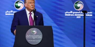 Ο Τραμπ θα συναντηθεί την Τετάρτη με τον Σύρο ηγέτη Αλ-Σάρα, σύμφωνα με αξιωματούχο του Λευκού Οίκου