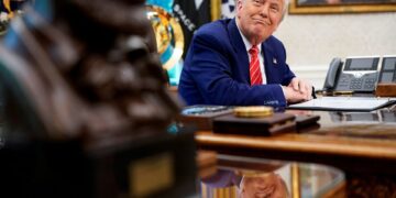 Το σχόλιο Τραμπ για τον Μακρόν μετά το «χαστούκι» από την Μπριζίτ: «Του μίλησα, είναι καλά»