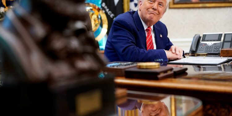 Το σχόλιο Τραμπ για τον Μακρόν μετά το «χαστούκι» από την Μπριζίτ: «Του μίλησα, είναι καλά»