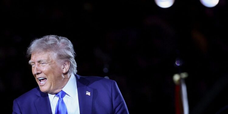 Περικοπές δαπανών και προτεραιότητα στην άμυνα προβλέπει το σχέδιο προϋπολογισμού του Ντ. Τραμπ για το 2026