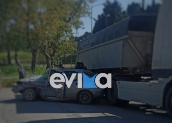 Σοβαρό τροχαίο στην Εύβοια: Σφοδρή σύγκρουση αυτοκινήτου με φορτηγό