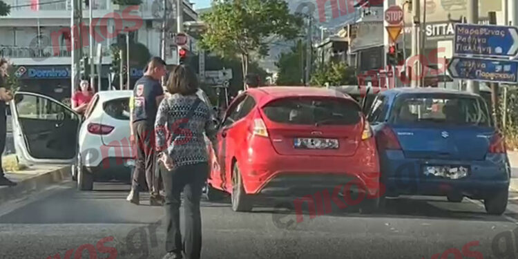 Καραμπόλα 5 οχημάτων στη λεωφόρο Μαραθώνος – Προβλήματα στην κυκλοφορία