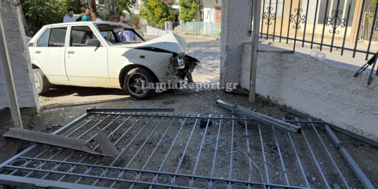 Θήβα: Μεθυσμένος οδηγός «καρφώθηκε» σε μαντρότοιχο – Στο αυτοκίνητο ήταν τα παιδιά του που τραυματίστηκαν