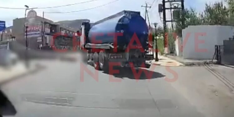 Κρήτη: Bίντεο-σοκ από σύγκρουση βυτιοφόρου με μηχανή στο Ηράκλειο