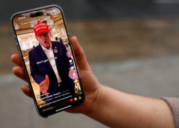 «Κατασκευάστε τα iPhone στις ΗΠΑ ή πληρώστε 25% δασμό»