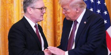 Τραμπ: Ανακοίνωσε εμπορική συμφωνία «ορόσημο» με την Βρετανία στη σκιά μιας οικονομικής ύφεσης