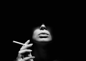 Η χώρα που έκανε το κάπνισμα σέξι, παίρνει διαζύγιο από το τσιγάρο